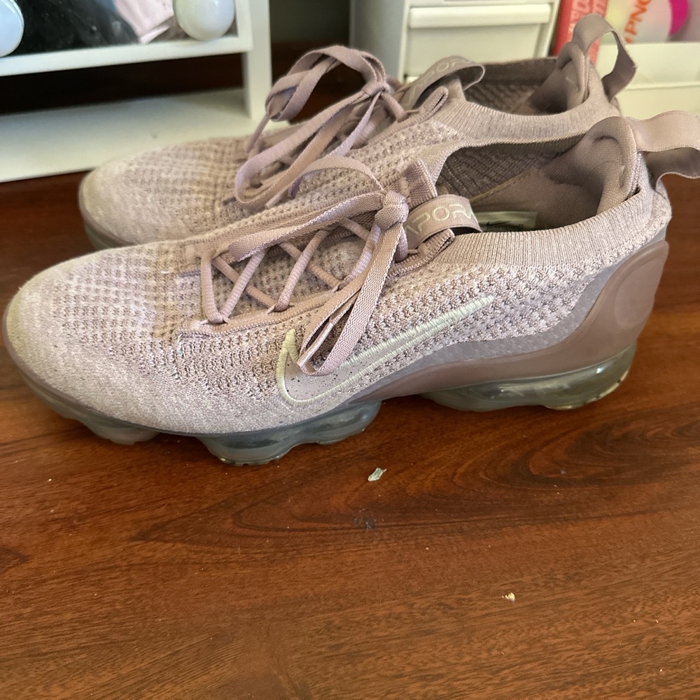 Nike flyknit vapormaxes purple